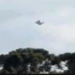 Vídeo de objeto desconocido descendiendo sobre un bosque en Brasil