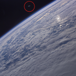 OVNI captado en la órbita de la tierra en fotografía de NASA