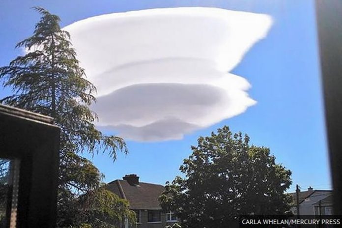 Nube lenticular causa asombro y confusión entre pobladores de Dublin , Irlanda. Nube lenticular causa asombro y confusión entre pobladores de Dublin , Irlanda.