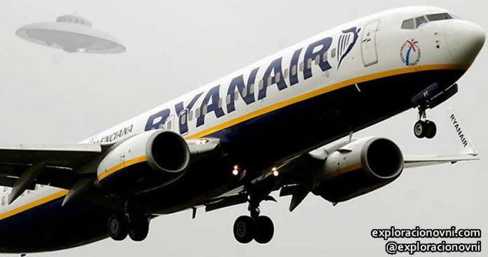 OVNI: Un avión de Ryanair tuvo que posponer su aterrizaje luego de descubrirse un objeto volador no identificado. OVNI: Un avión de Ryanair tuvo que posponer su aterrizaje luego de descubrirse un objeto volador no identificado.