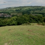 Un OVNI en forma de platillo fue fotografiado sobrevolando la campiña inglesa