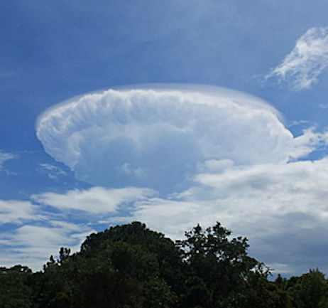 Nube en forma de OVNI en Florida