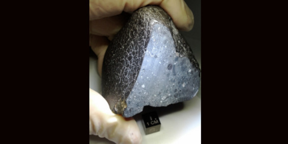 Descubren un meteorito marciano único, rico en agua