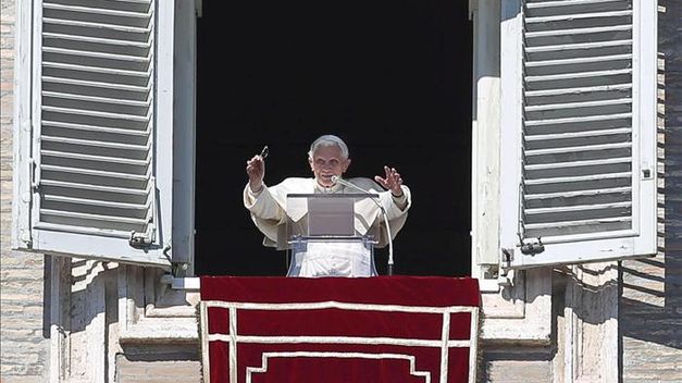 El Sumo Pontífice Benedicto XVI renuncia sorprendiendo a todo el mundo. Análisis y profecías.