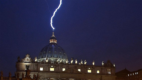 Rayo en el Vaticano
