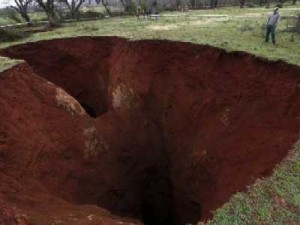 Enorme agujero aparece en región central de Portugal (vídeo)