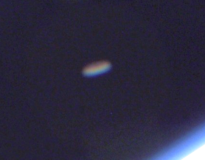 OVNI es captado en fotografía de la NASA 
