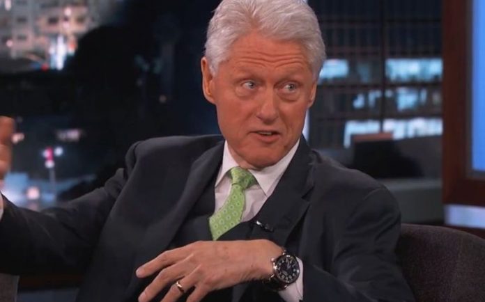 Bill Clinton afirma que no le sorprendería visita de extraterrestres