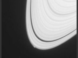 Imágenes de NASA Cassini pueden revelar nacimiento de una luna de Saturno