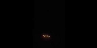 Se graban extrañas luces sobre Cradiff, Gales, desde un avión comercial