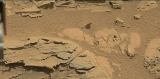 Curiosity fotografía una extraña roca esférica en Marte