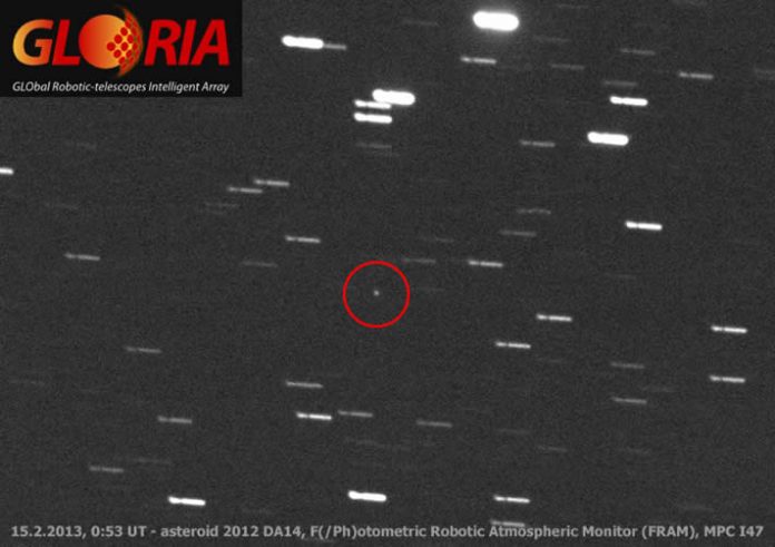 Asteroide 20012 DA 14 aproximándose a la Tierra. Foto captada desde Argentina por investigadores del Proyecto Gloria y difundida por CSIC. Asteroide 20012 DA 14 aproximándose a la Tierra. Foto captada desde Argentina por investigadores del Proyecto Gloria y difundida por CSIC.