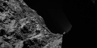 El lado Oscuro del cometa 67P / Churyumov-Gerasimenko. El 12 de noviembre se posará sobre él el módulo de aterrizaje Philae (de Rosetta).