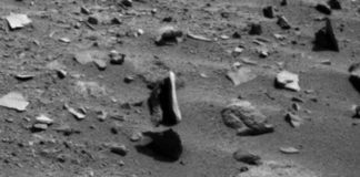 La roca levitando en Marte posiblemente sea un efecto óptico. Crédito: NASA