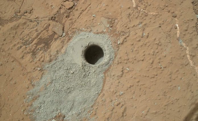 El Rover Curiosity de la NASA ha perforado esta roca apodada 