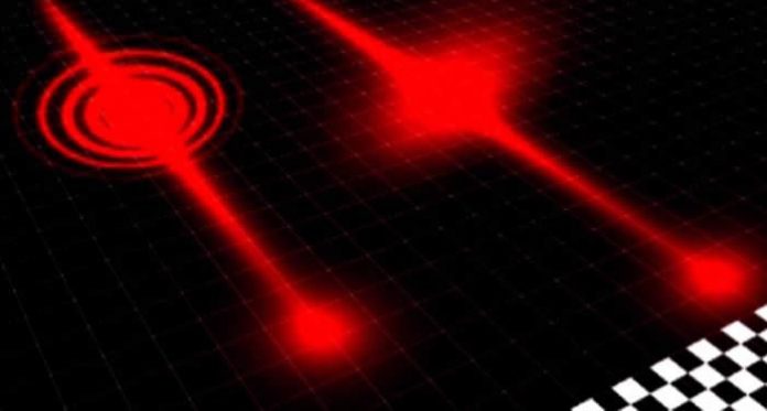El experimento ha demostrado que es posible alterar la velocidad de partículas de luz o fotones al vacío. El experimento ha demostrado que es posible alterar la velocidad de partículas de luz o fotones al vacío.