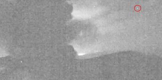 Objeto luminoso es captado desplazándose en un vídeo de la erupción del volcán Turrialba.