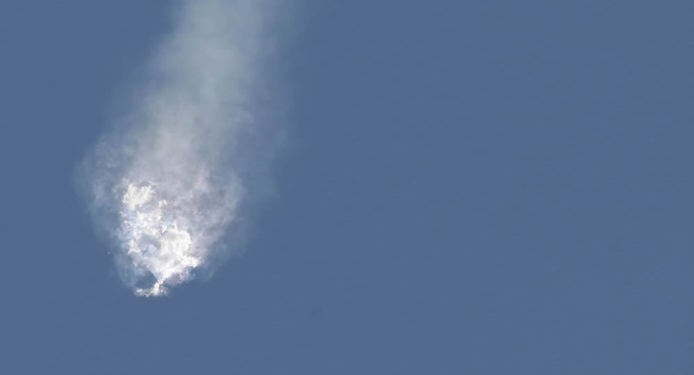 Falcon 9 de SpaceX explotó en su partida, llevando suministros hacia la Estación Espacial Internacional.
