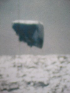 Imagen 7. Objeto desconocido fotografiado en el Ártico por el Submarino USS Trepang (SSN-674)