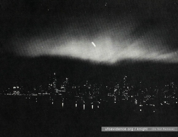 OVNI fotografiado sobre la ciudad de Nueva York el 20 de marzo 1950.