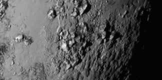 Las montañas de Plutón se elevan hasta 3.500 metros sobre la superficie.