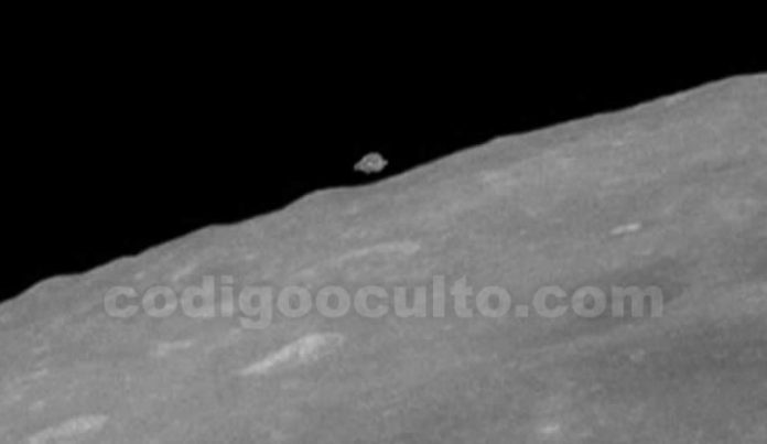 Este objeto flota sin explicación sobre la Luna. Algunos investigadores han sugerido que se trata de un OVNI camuflado o encubierto. Crédito: NASA Este objeto flota sin explicación sobre la Luna. Algunos investigadores han sugerido que se trata de un OVNI camuflado o encubierto. Crédito: NASA
