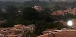 Esfera luminosa se lanza sobre cámara de testigo en Colombia