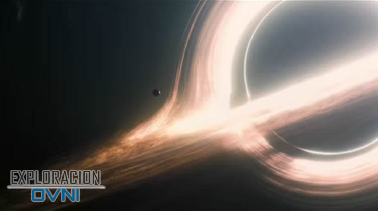 El planeta ficticio de Miller que orbita el agujero negro Gargantua, en la película 'Interstellar'.